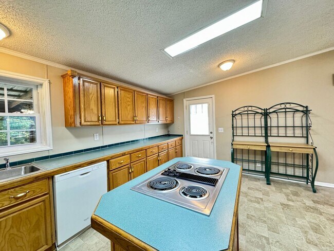 Building Photo - FULLY FURNISHED, ALL INCLUSIVE, LAKE ACCESS BEAUTY FOR RENT