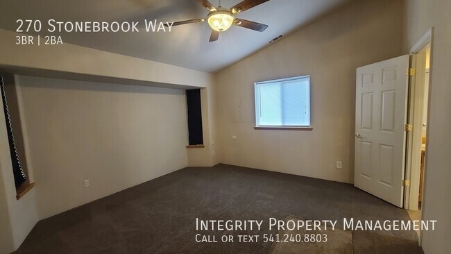 Building Photo - 270 Stonebrook Way