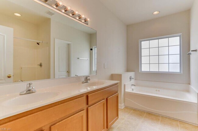 Building Photo - 528 Normandy St