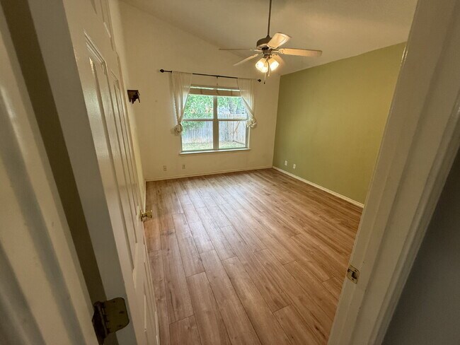 Building Photo - Well Maintained One-Story in Westchase | No Carpet + New Pergola + Prime Location