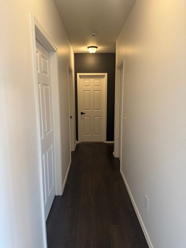 Building Photo - 5 Bedroom | 3 Bathroom | 3 Car Garage | Wa...