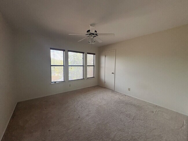 Building Photo - Spacious 4 Bedroom Home in Live Oak