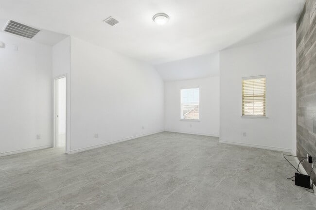 Building Photo - 11300 Hubbard Creek Dr