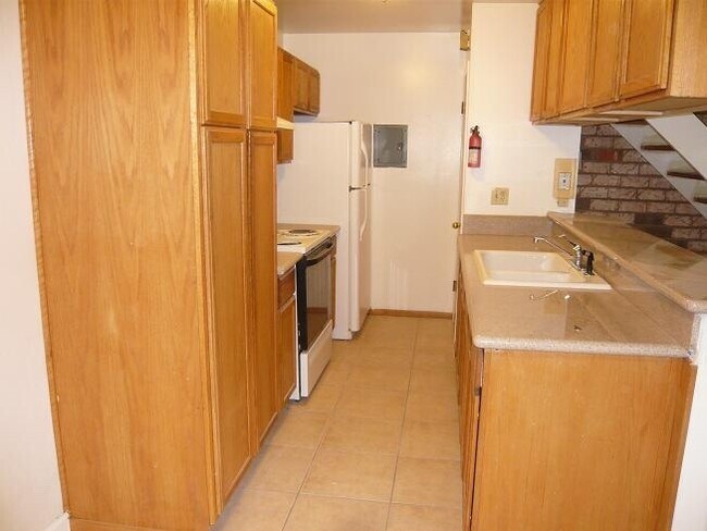 Building Photo - Walking distance to Union City Bart Station, Marina Food and Logan High