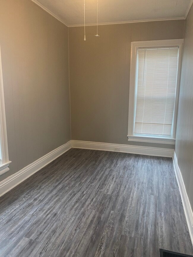 Building Photo - Gorgeous 5 bedroom 2 bath located on friendly neighborhood for rent!!!