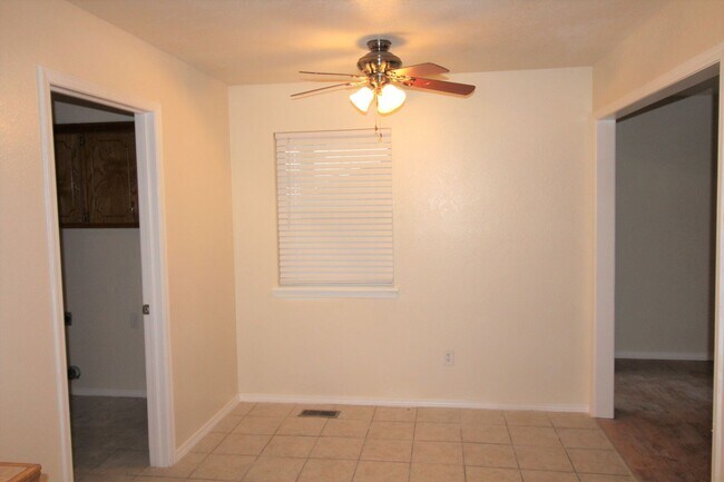 Building Photo - 1707 Jennifer Cir