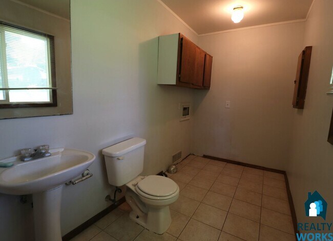 Building Photo - 3 Bedroom home in Wedgewood area