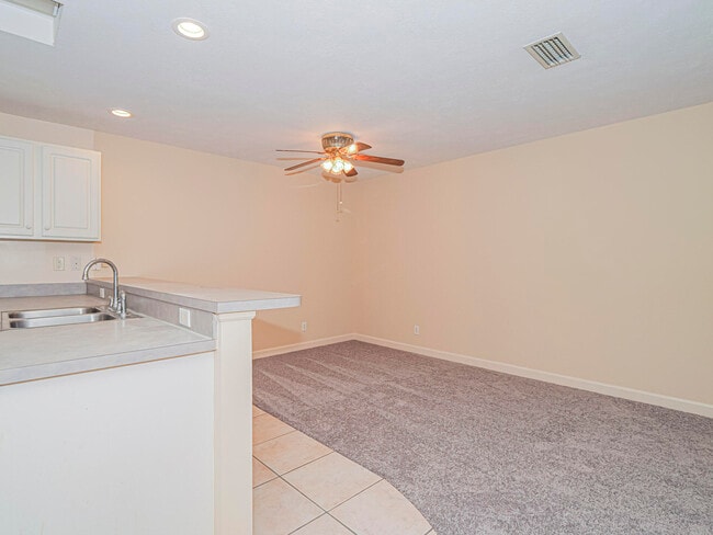 Building Photo - 301 S Wimbrow Dr