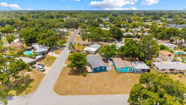Building Photo - Stunning 3 BR/2 BA home in Heart of St. Pete!