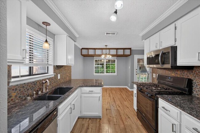 Building Photo - 10215 Missel Thrush Dr