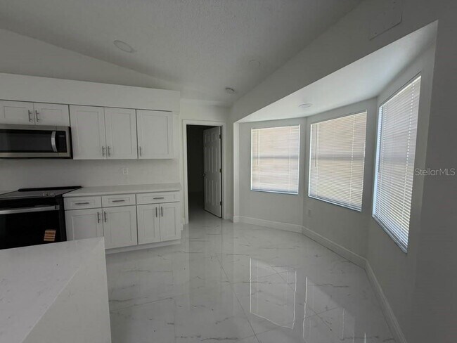 Building Photo - 10255 Norwick St
