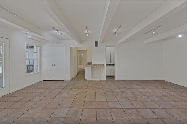 Building Photo - 3414 Westcliff Rd S