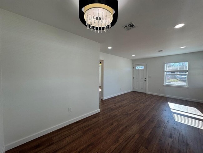 Building Photo - 809 Proctor Pl