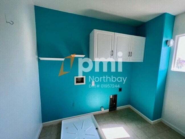 Building Photo - 1060 Villaggio Cir