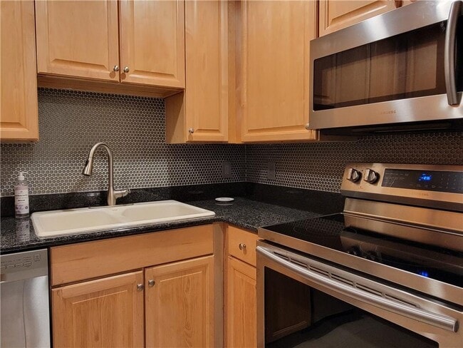 Building Photo - 195 14th St NE