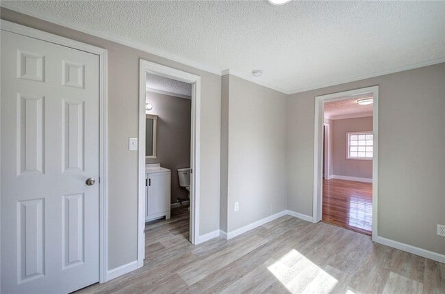 Building Photo - 838 Spring Place Rd NE