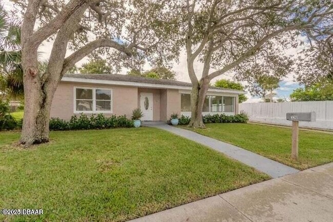 Building Photo - 326 Ribault Ave