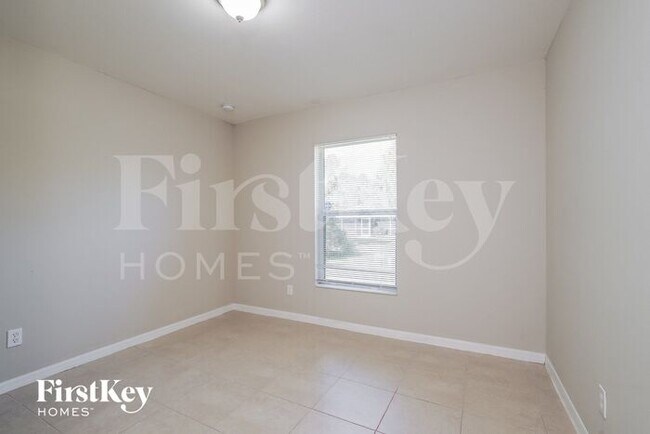 Building Photo - 416 Portola Ave