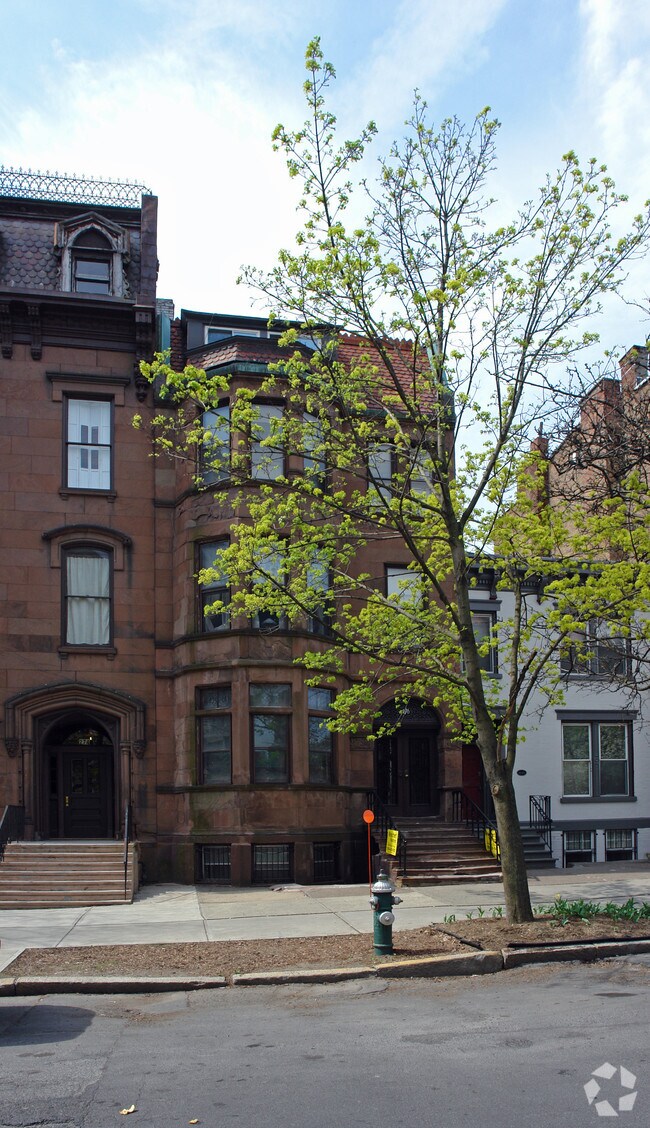 Building Photo - 276 State St