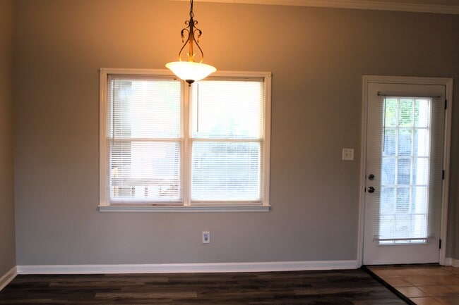 Building Photo - 503 Hillsboro Ln