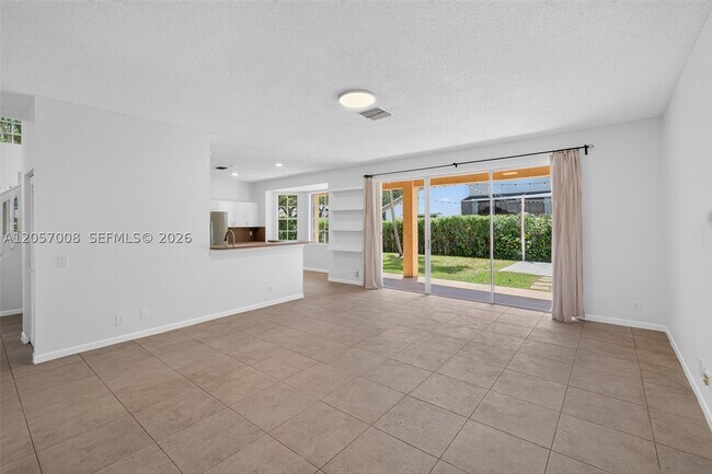 Building Photo - 498 Cambridge Ln