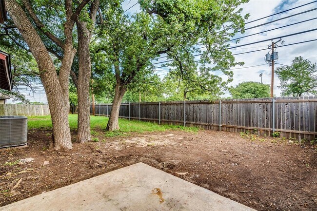 Building Photo - 1306 Glenda Dr