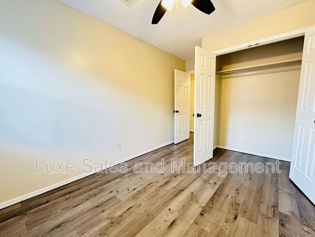 Building Photo - 522 Peppertree Ln