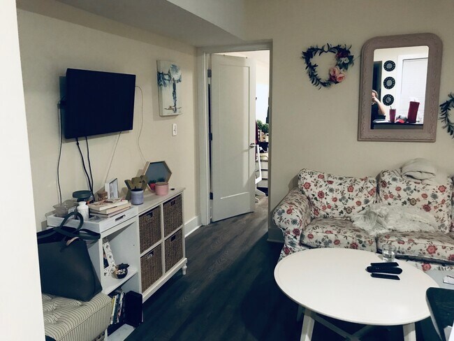 Building Photo - 2844 W Stiles St