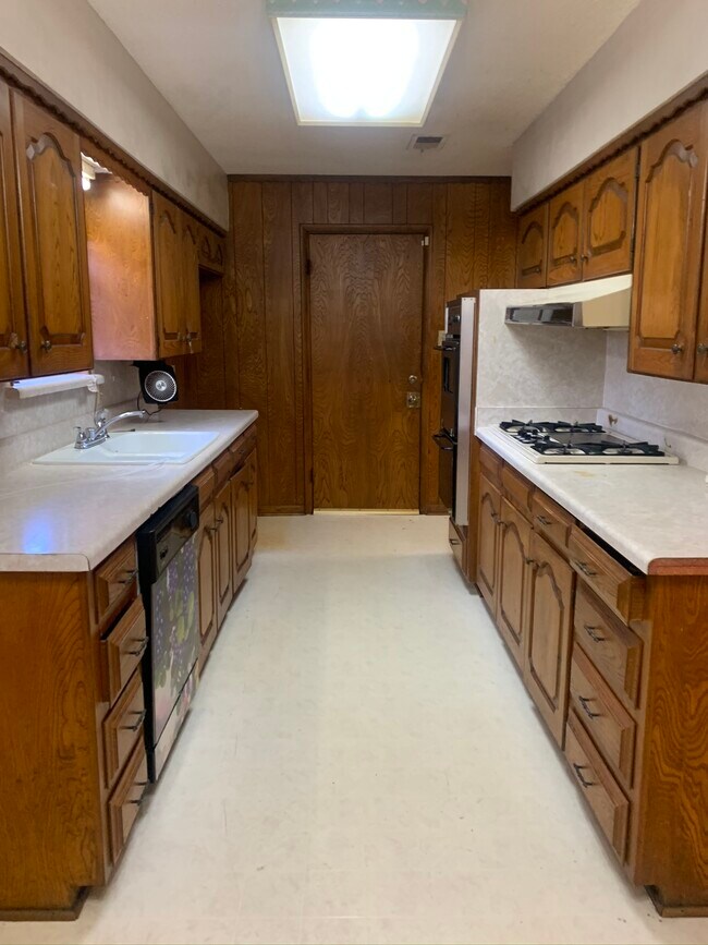 Building Photo - 919 Magnolia Ln