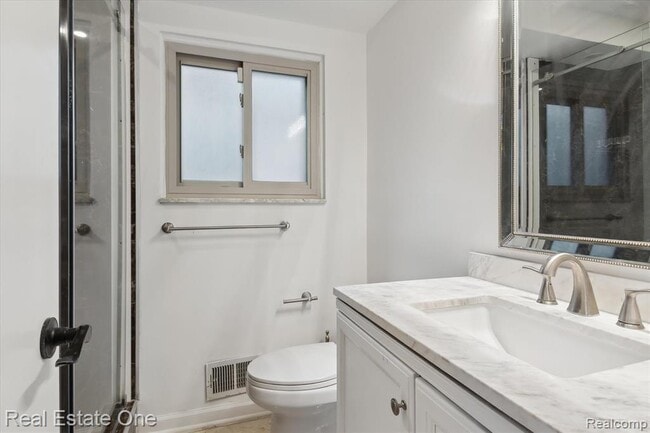 Building Photo - 23944 Fordson Dr