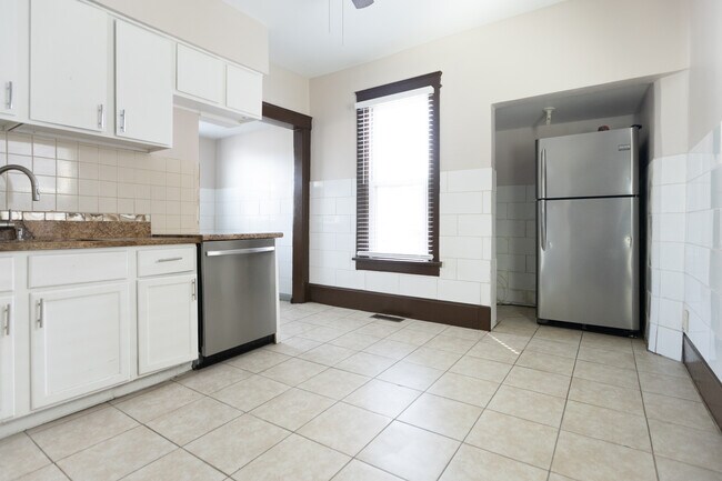 Building Photo - 1001 4th Ave