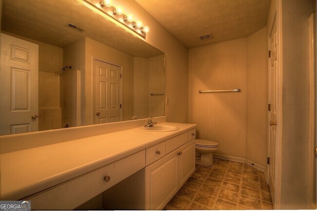 Building Photo - 3230 Kylay Ct NE