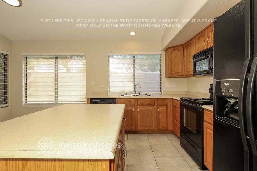 Building Photo - 375 N 167th Dr