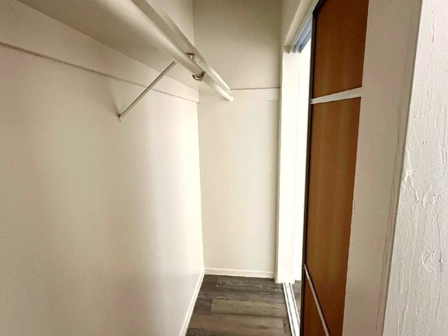 Building Photo - 915 N Wilton Pl