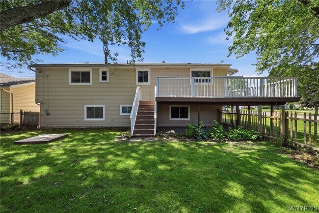 Building Photo - 35 Tomcyn Dr