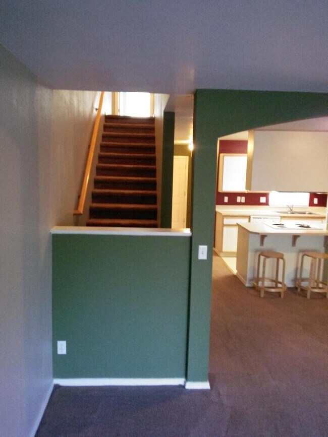 Building Photo - 479 NE Conifer Blvd