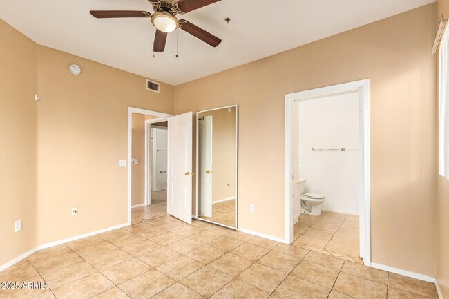 Building Photo - 2929 W Yorkshire Dr