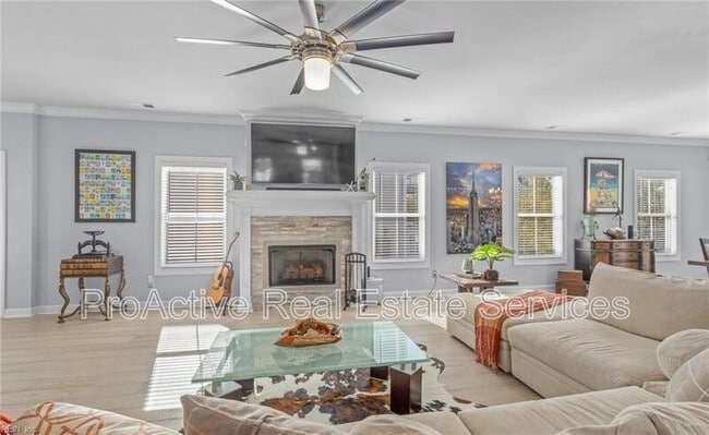 Building Photo - 9531 6th Bay St