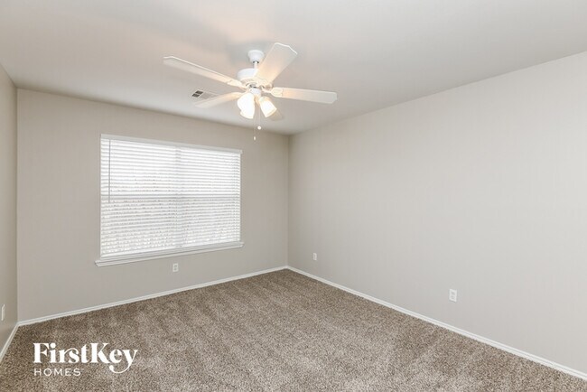 Building Photo - 828 Jockey Club Ln