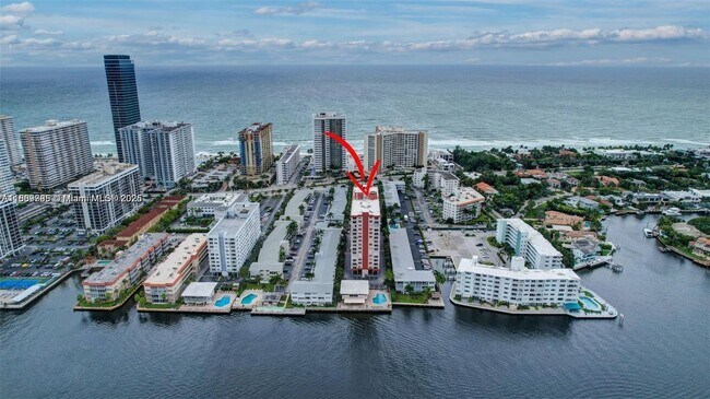 Building Photo - 3161 S Ocean Dr