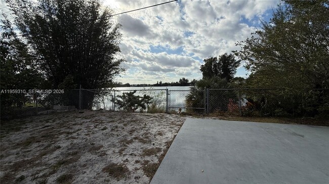 Building Photo - 2811 NW 26th Ave