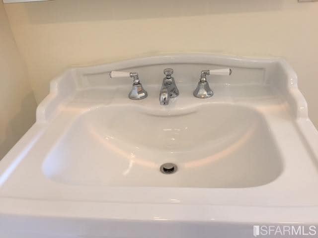 Building Photo - 633 Highland Ave