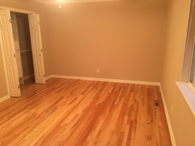 Building Photo - FANTASTIC FAMILY HOME! GREAT LOCATION!