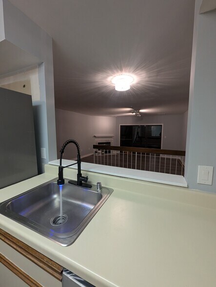 Building Photo - 3145 Hawthorne Dr NE