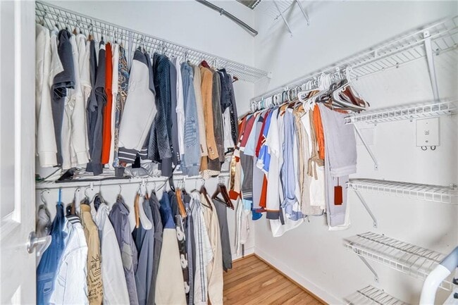 Building Photo - 943 Peachtree St NE