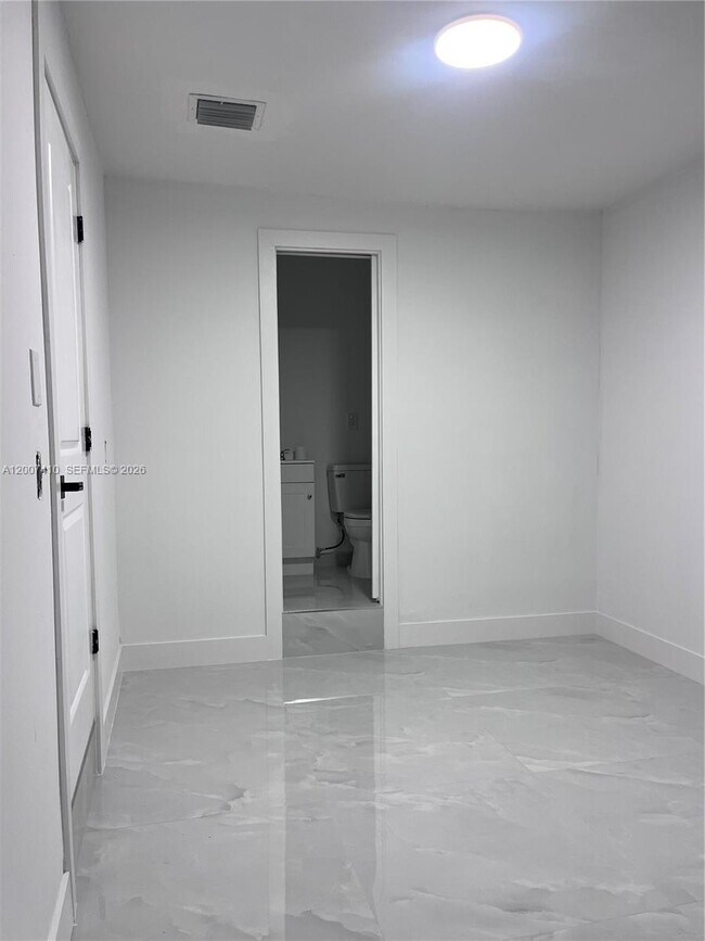 Building Photo - 10058 SW 156th Ct