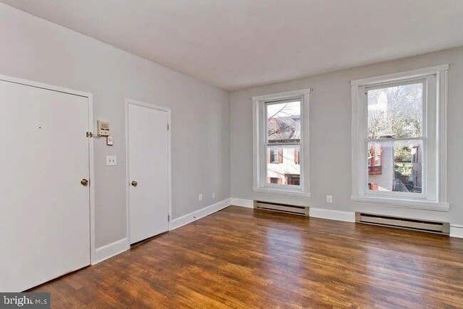 Building Photo - 308 N Market St