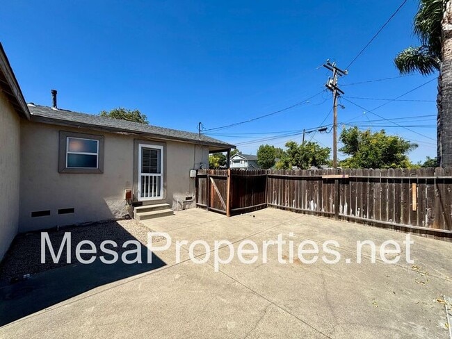 Building Photo - 123 N 12th Ave