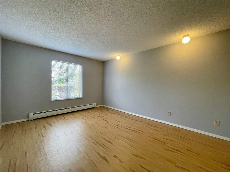 Building Photo - 3150 Lakeside Dr