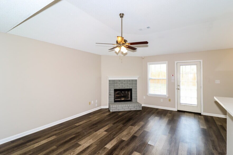 Building Photo - 1123 Dove Hollow Cir W